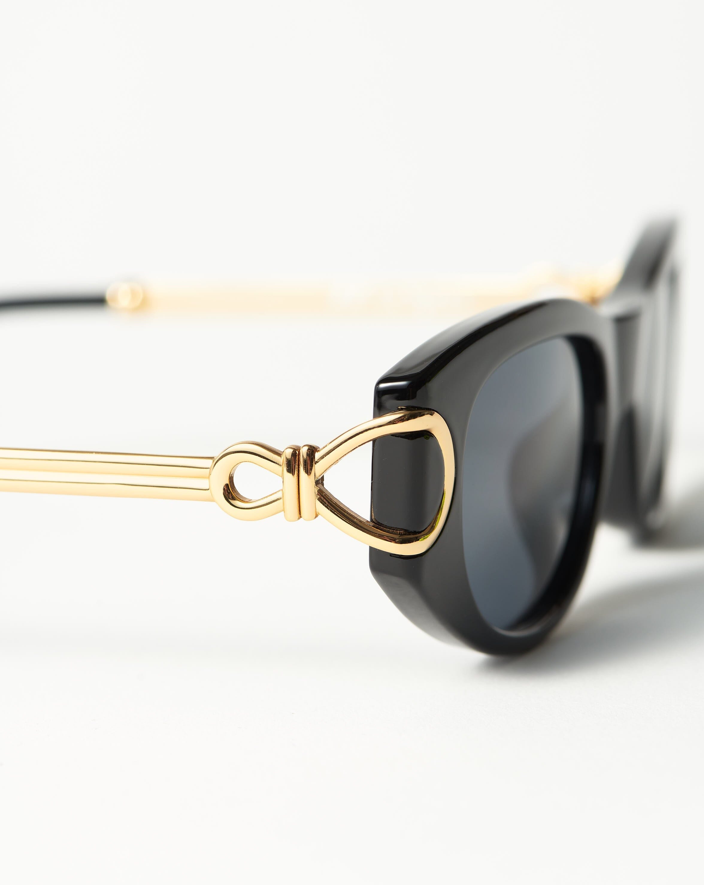 Le Specs Hydrus Link Oval Sunglasses | Black Accessories Missoma 