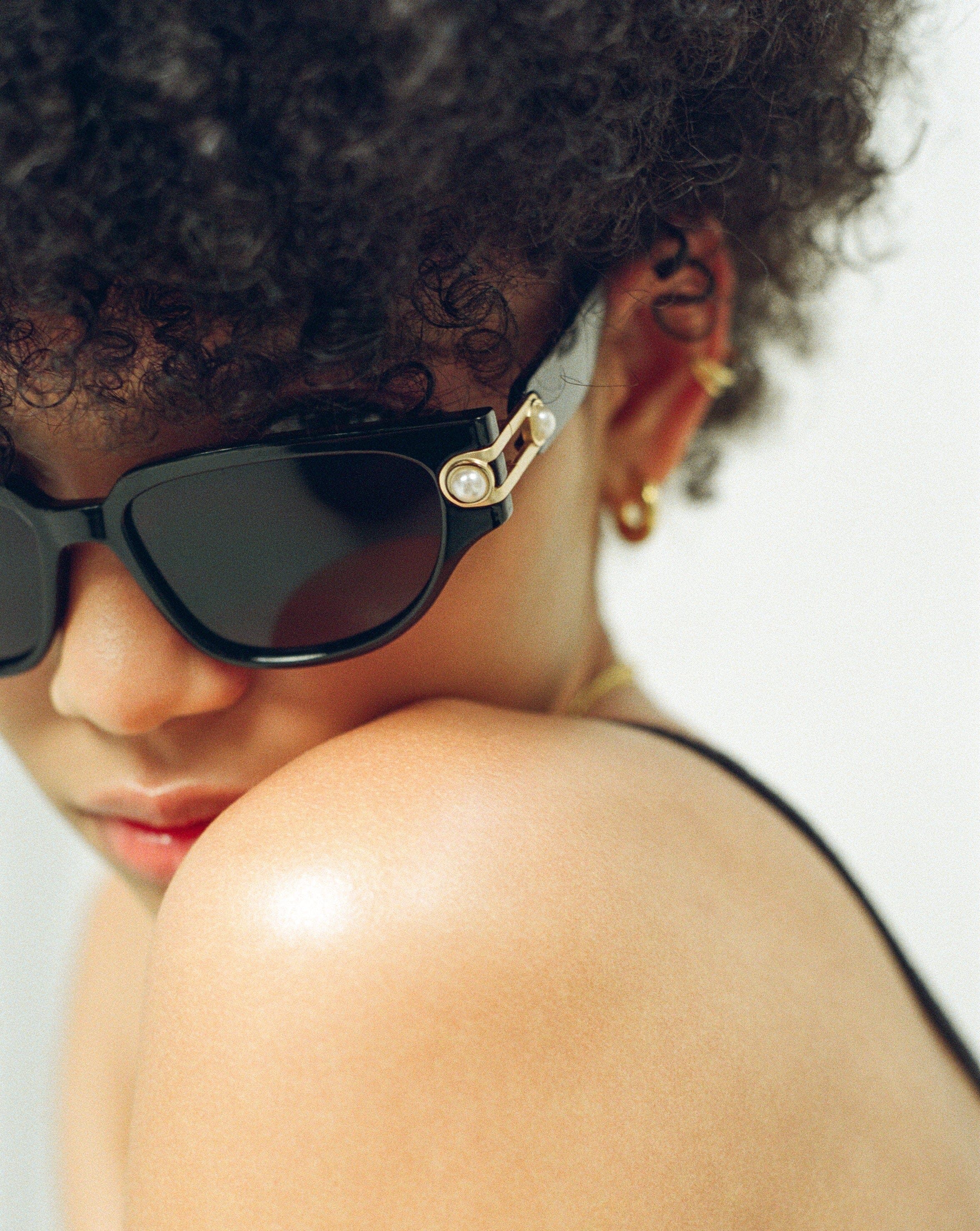 Le Specs Serpens Link Cat-Eye Sunglasses | Black/Pearl Accessories Missoma 