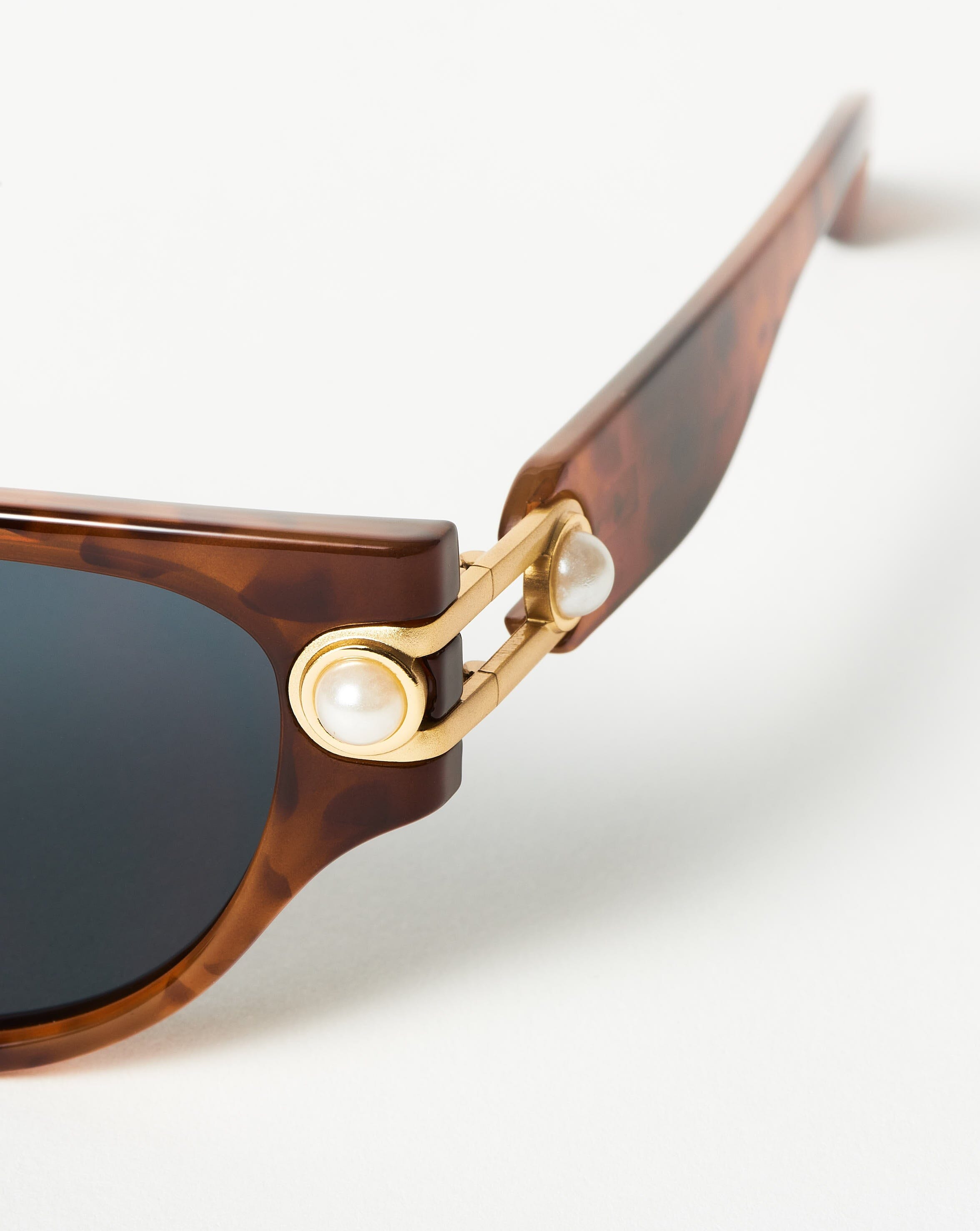 Le Specs Serpens Link Cat-Eye Sunglasses | Tortoiseshell/Pearl Accessories Missoma 