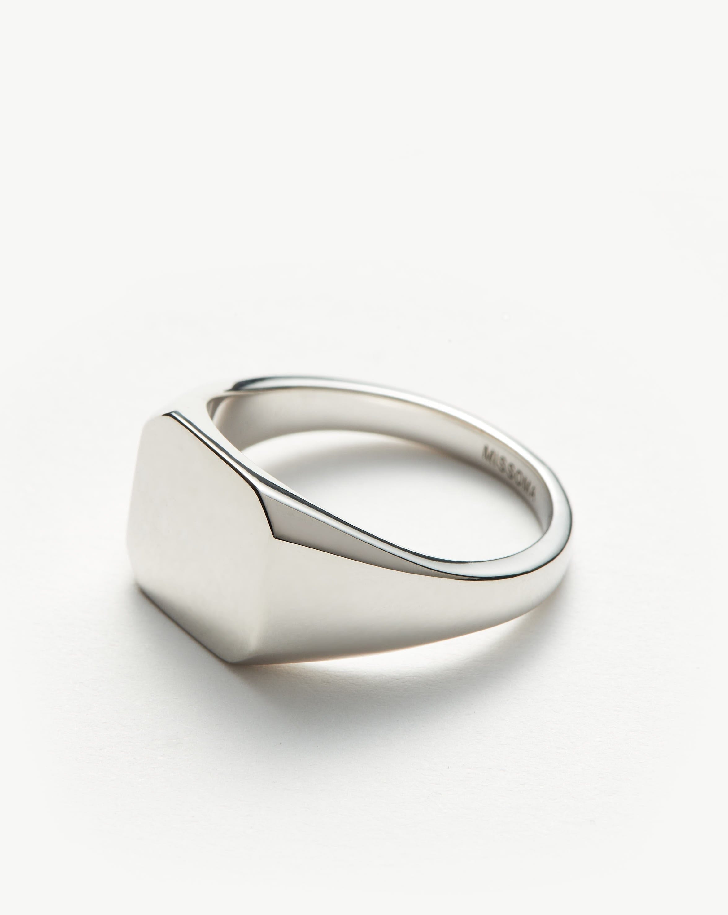 Yale Sterling Silver Oval Signet Ring - Graduation Gift Selection |  M.LaHart & Co.