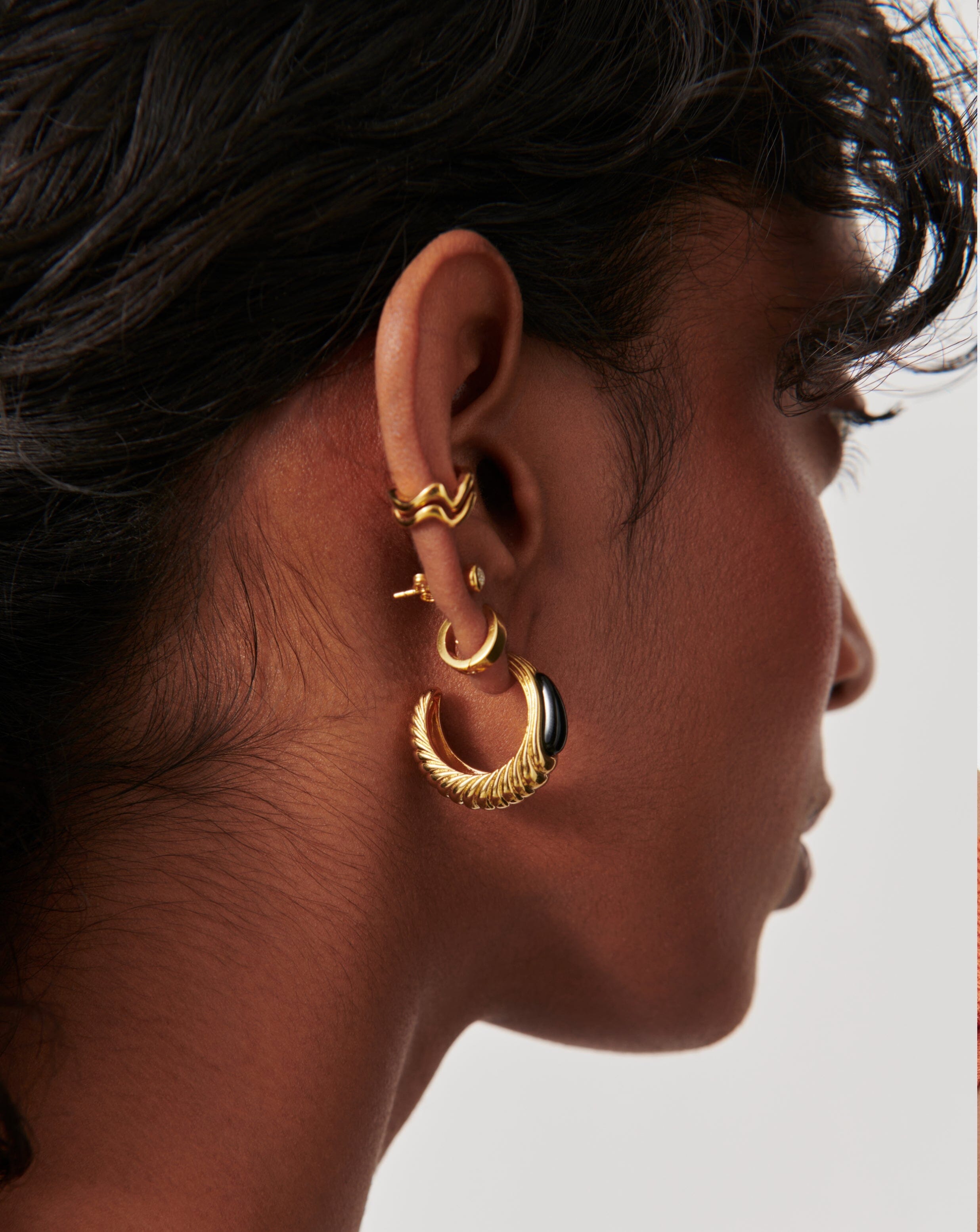 Wavy Ridge Gemstone Medium Hoop Earrings Earrings | Missoma